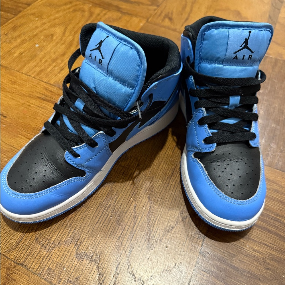 Nike Air Jordan
Air Jordan 1 Mid "University Blue/Black" sneakers - Picture 3 of 6
